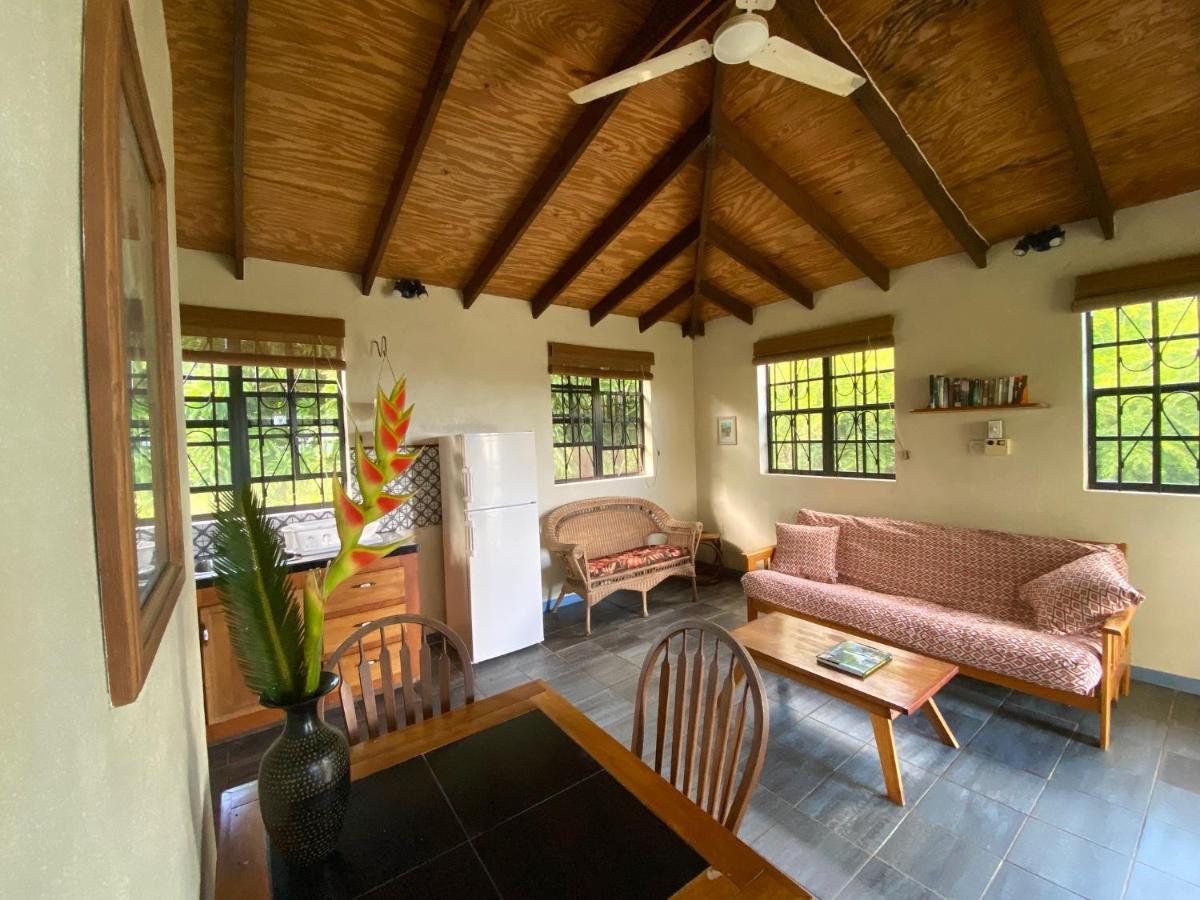 Sea Cliff Eco-Cottages & Gin Distillery Calibishie 外观 照片