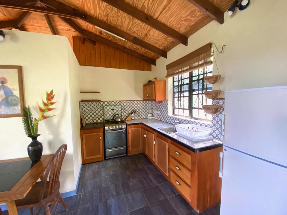 Sea Cliff Eco-Cottages & Gin Distillery Calibishie 外观 照片