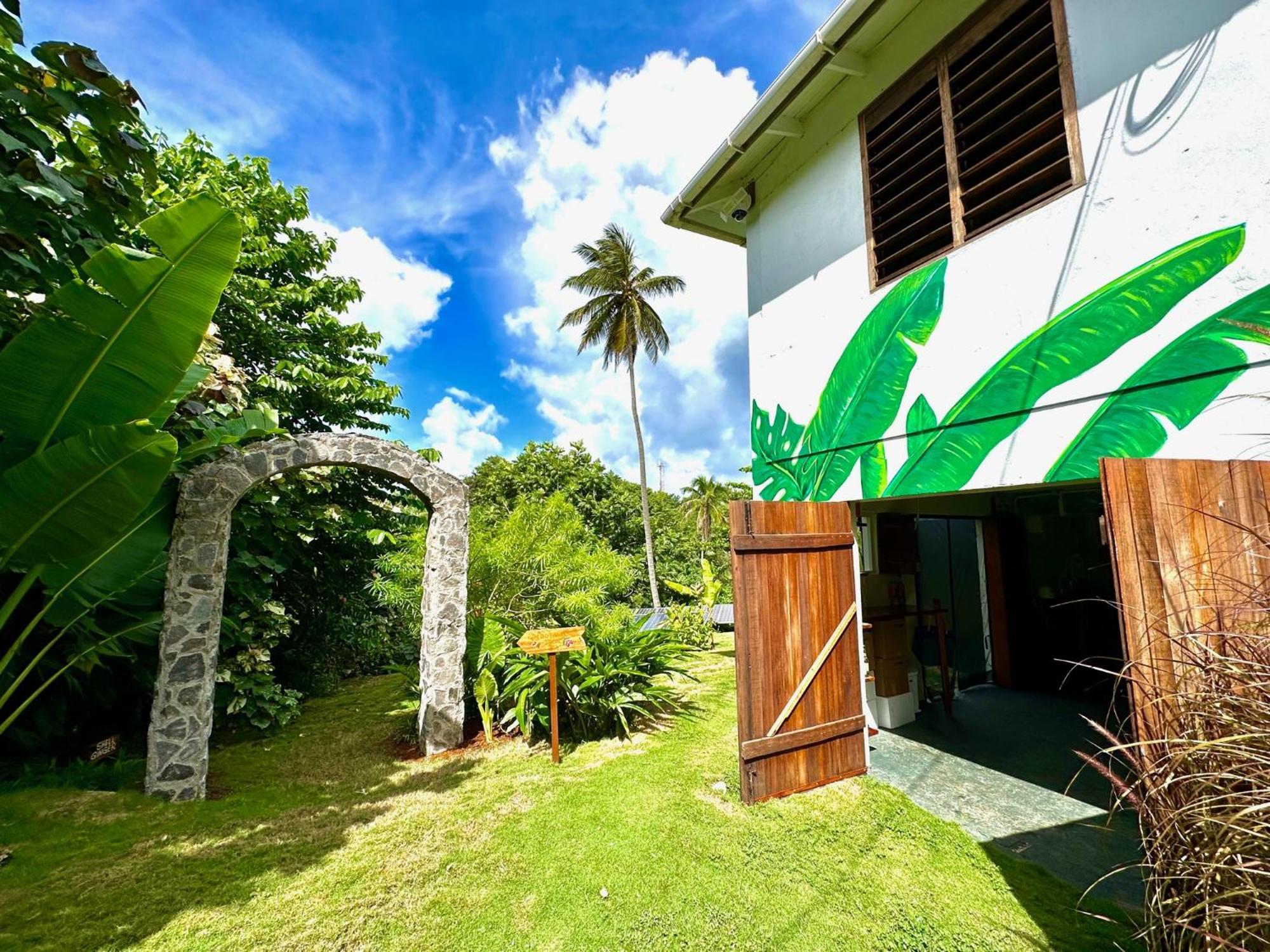 Sea Cliff Eco-Cottages & Gin Distillery Calibishie 外观 照片